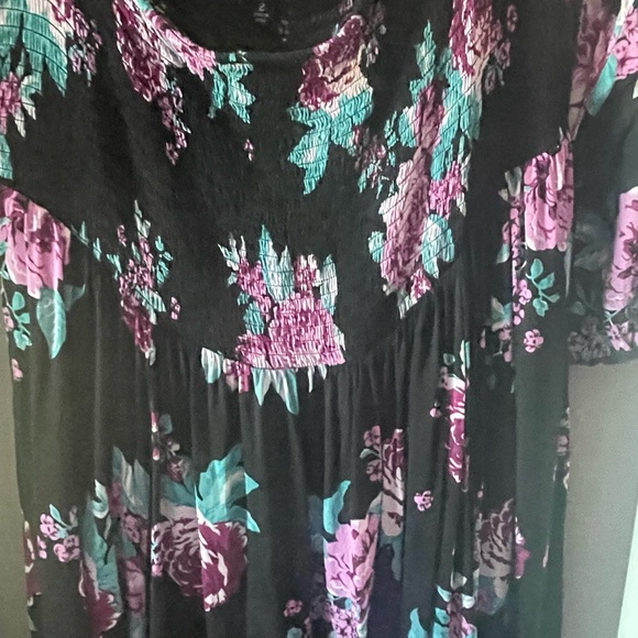 Torrid‎ Black Floral Smocked Maxi Dress Size 2X - Picture 5 of 5